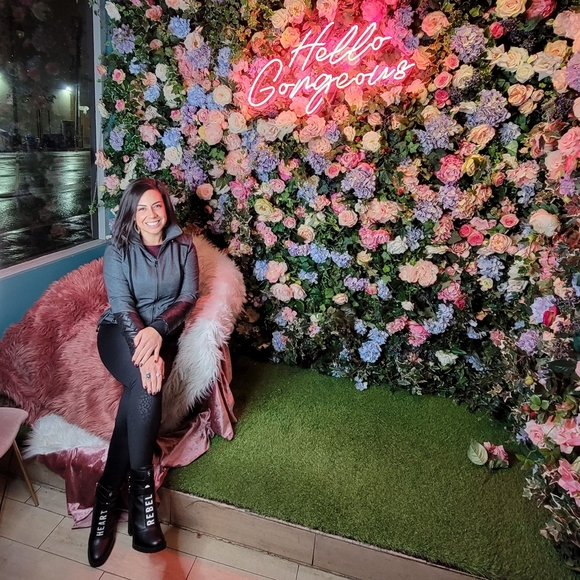 Meet your Posher, Christine - Picture 1 of 1